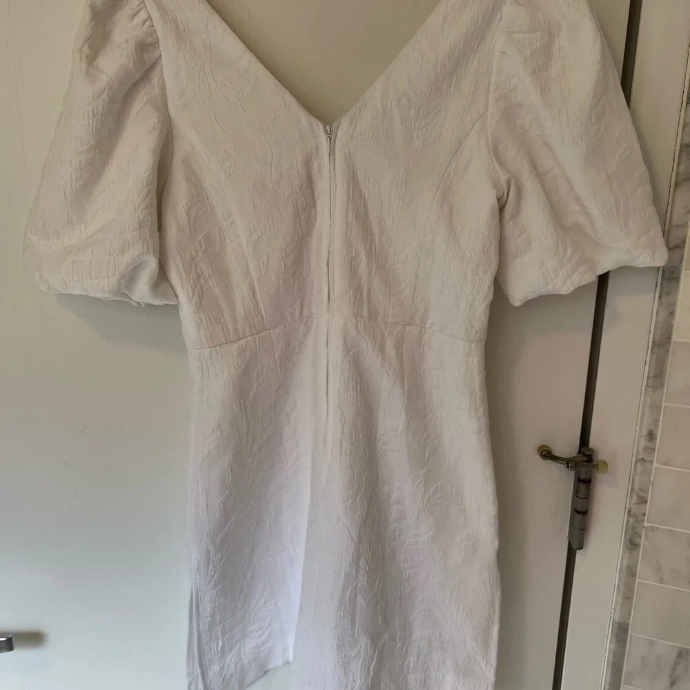 Lilly Pulitzer Kirrabelle Short Sleeve Romper - Picture 4 of 9